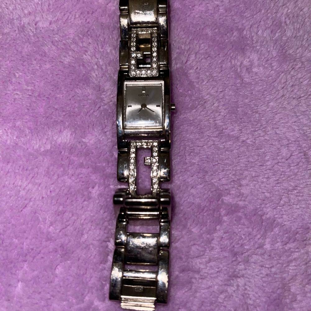 Woman’s GG Guess watch!